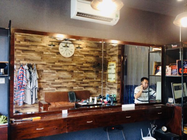 Gương dán tường trang trí tiệm cắt tóc - Salon tóc