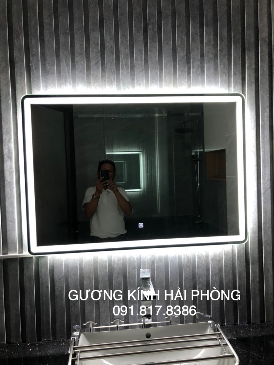 Gương soi đèn led treo tường nhà tắm tại Hải Phòng