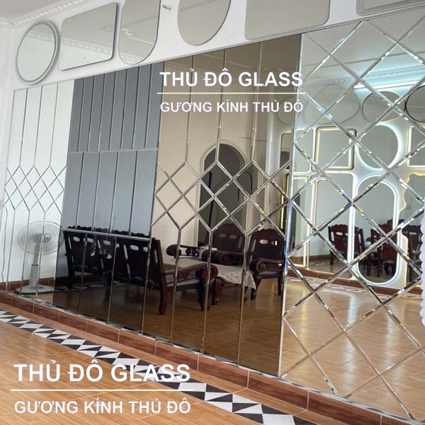 Gương dán tường nghệ thuật ghép trang trí theo thiết kế Thủ Đô Glass