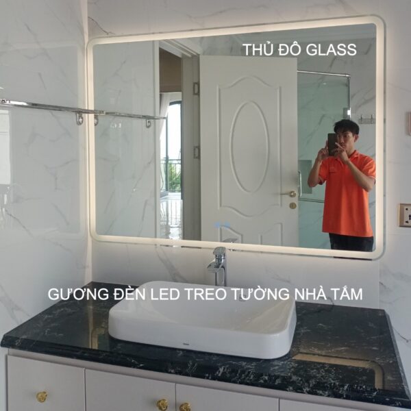 Gương đèn led treo tường nhà tắm tại Hoàng Mai Hà Nội